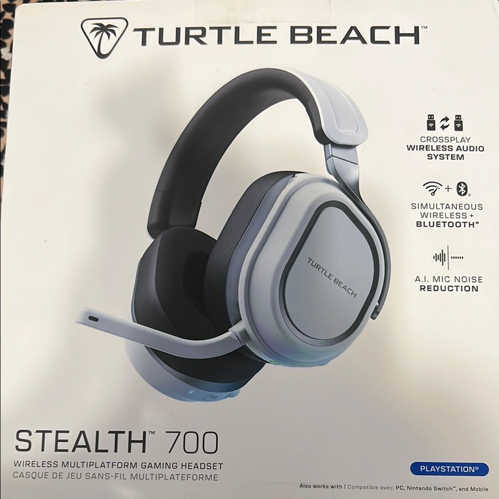 Stealth 700 Wireless Gaming Headset - Black and Silver